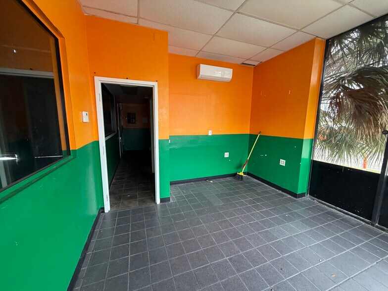 More Photos Of 10150 N Florida Ave, Tampa Auto Dealership For Lease