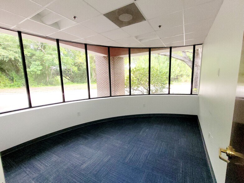 More Photos Of 5483 W Waters Ave, Tampa Office For Lease