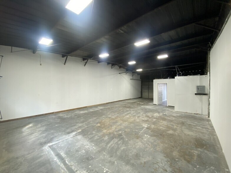 More Photos Of 13329 Veterans Memorial Dr, Houston Unknown For Lease
