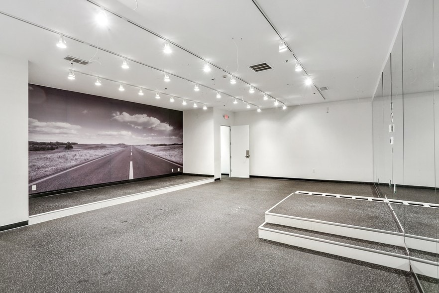 More Photos Of 3350 Greenbriar Pky SW, Atlanta Movie Radio TVStudio For Lease