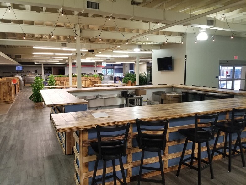 More Photos Of 7909 High School Rd, Elkins Park Restaurant For Lease