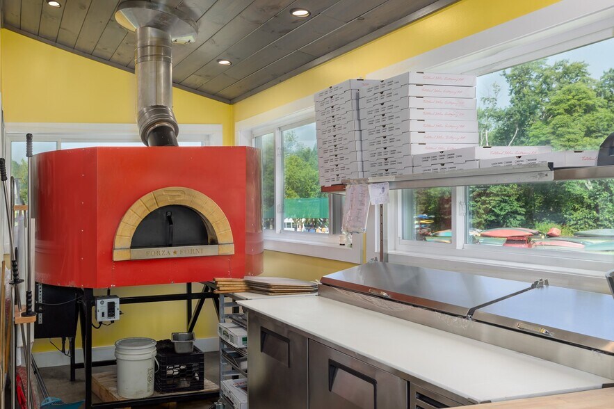 More Photos Of 4807 VT-15, Jeffersonville Specialty For Sale