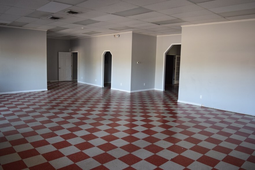 More Photos Of 875 Union St, Shelbyville Storefront Retail Office For Sale