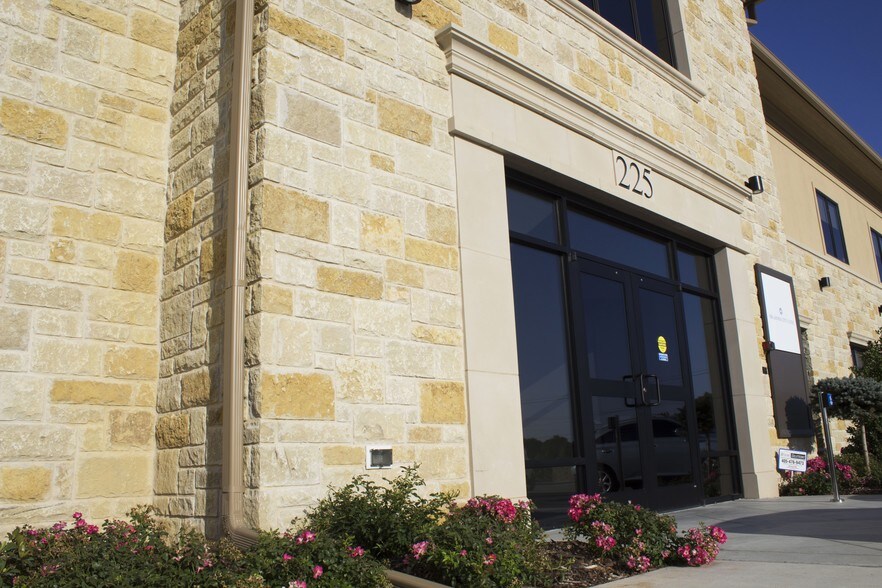 More Photos Of 225 Lilac Dr, Edmond Office For Lease