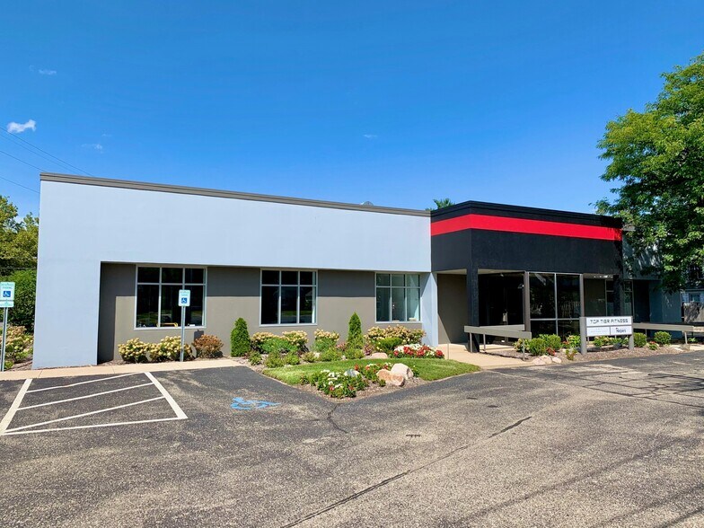 More Photos Of 653 Michigan Ave, Holland Freestanding For Lease