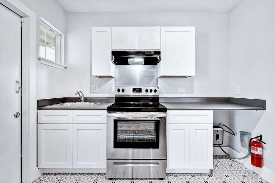 More Photos Of 1020 W French Plz, San Antonio Apartments For Sale