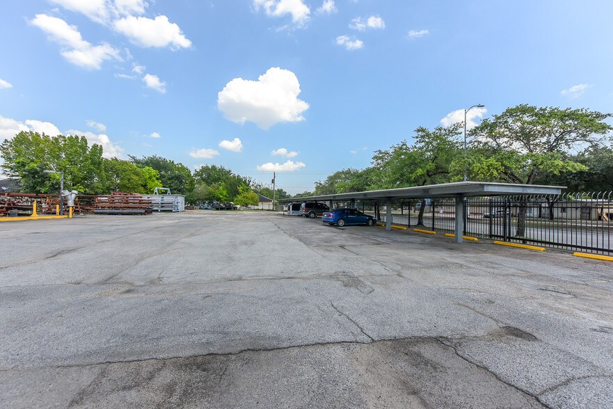 More Photos Of 4001 Navigation Blvd, Houston Warehouse For Sale