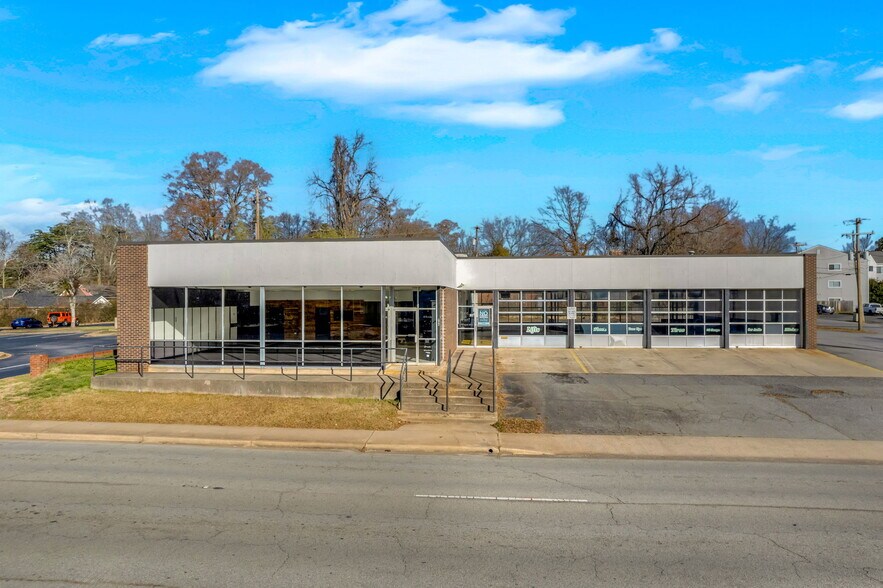 More Photos Of 904 N Main St, Anderson Auto Repair For Sale
