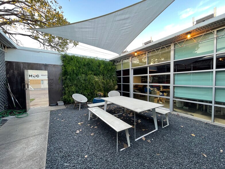 More Photos Of 1121 Delano St, Houston General Retail For Lease