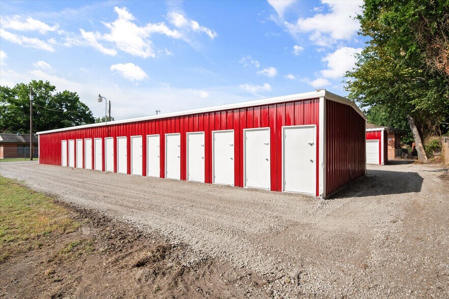 More Photos Of 124 Brooks ave, Corsicana Industrial For Sale
