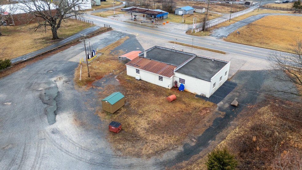 More Photos Of 16855 Oak St, Dillwyn Service For Sale