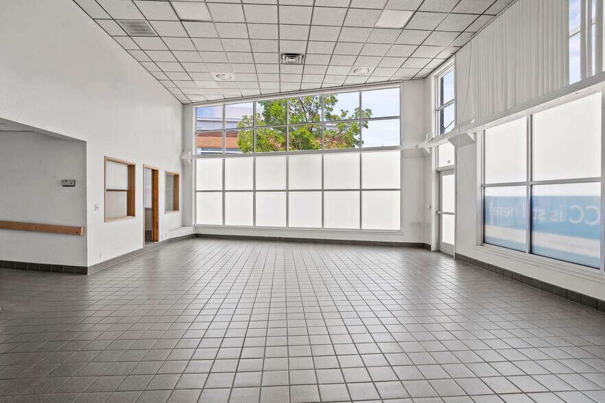 More Photos Of 202 S Riverside Ave, Medford General Retail For Sale