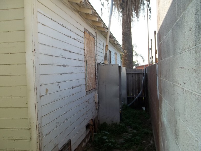 More Photos Of 2208 Lake St, Bakersfield Apartments For Sale