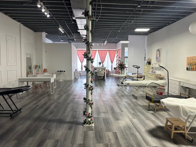 More Photos Of 12343-12345 W Dixie Hwy, North Miami Storefront For Lease