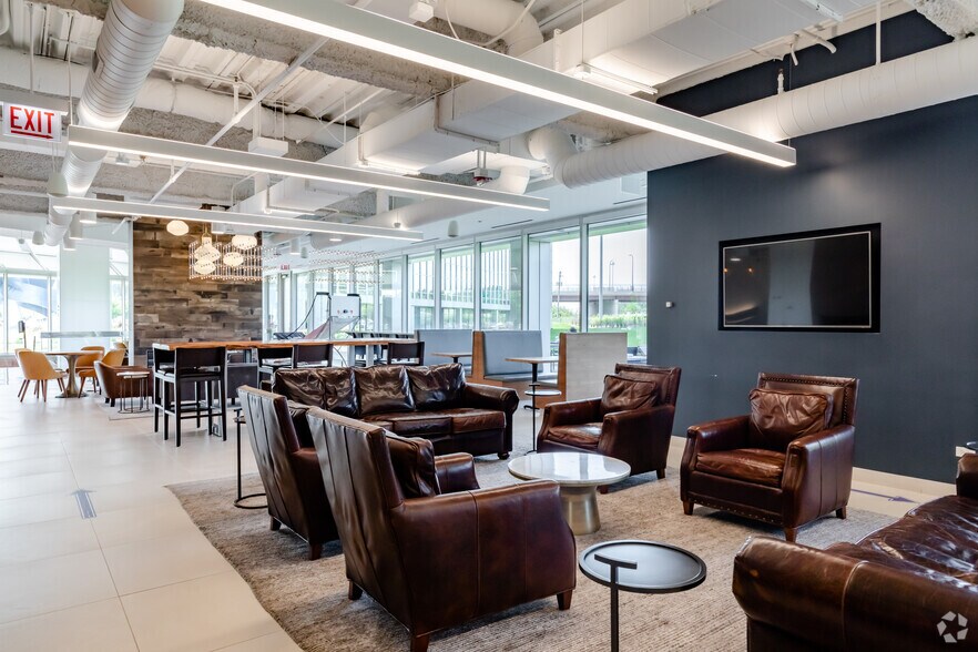 More Photos Of 8770 W Bryn Mawr Ave, Chicago Office For Lease