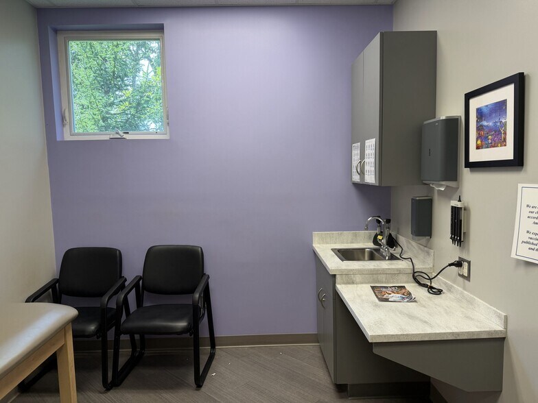 More Photos Of 829 Davis St, Blacksburg Medical For Sale
