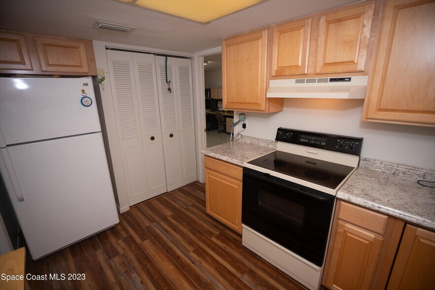 More Photos Of 4030 Minton Rd, Melbourne Office For Sale