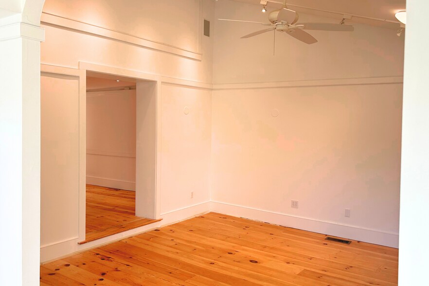 More Photos Of 23 Bridge St, Sag Harbor Freestanding For Sale