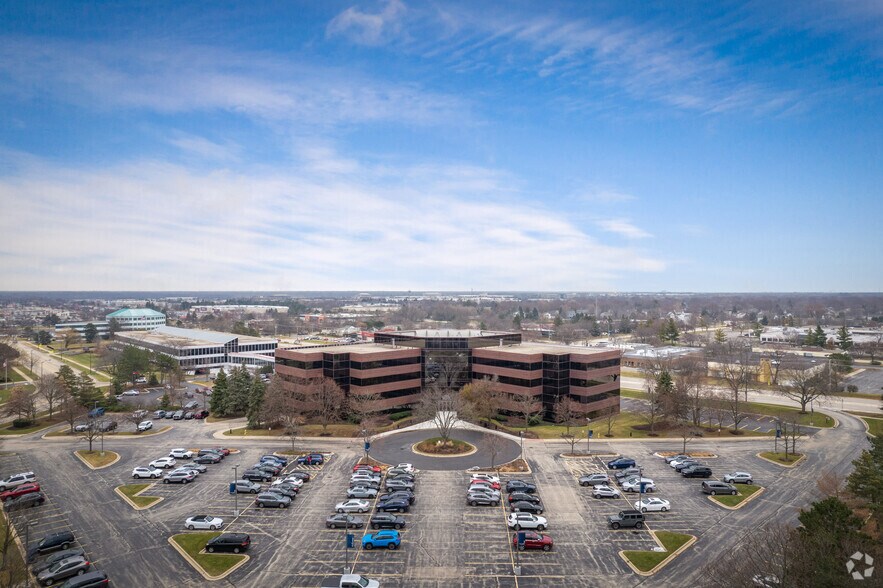 More Photos Of 3 Hawthorn Pky, Vernon Hills Office For Lease