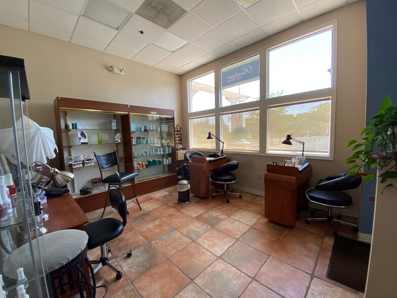 More Photos Of 546-574 Allen Rd, Basking Ridge General Retail For Lease