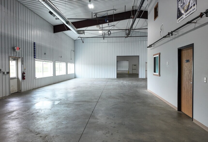 More Photos Of 47054 104th St, Sioux Falls Warehouse For Lease
