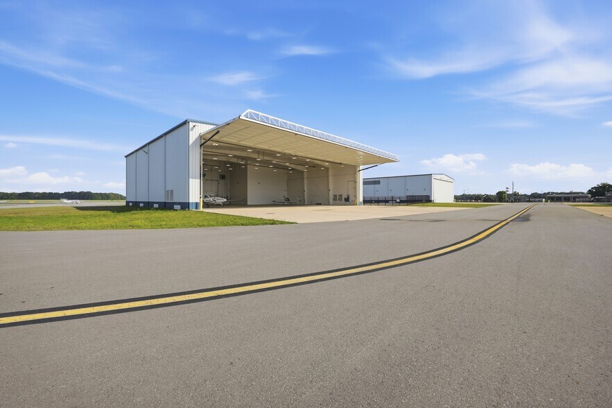 More Photos Of 451 Airport Rd, Greenville Airplane Hangar For Lease
