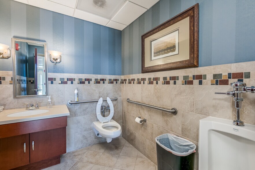 More Photos Of 2624 Patriot Blvd, Glenview Office For Sale