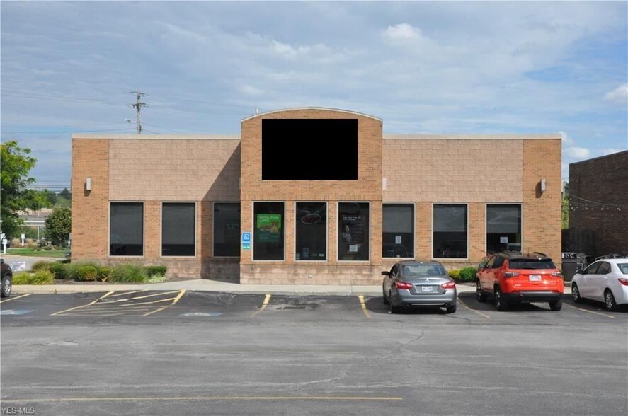 Primary Photo Of 540 Water St, Chardon Fast Food For Lease