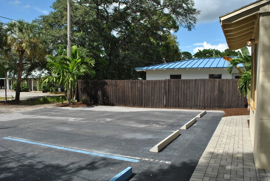 More Photos Of 5710 4th St N, Saint Petersburg Office Residential For Sale