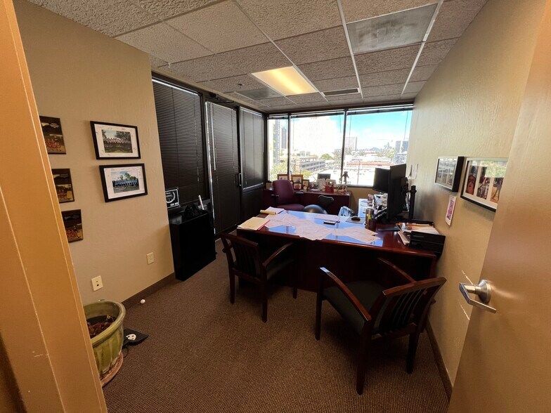 More Photos Of 202 E Earll Dr, Phoenix Medical For Sale