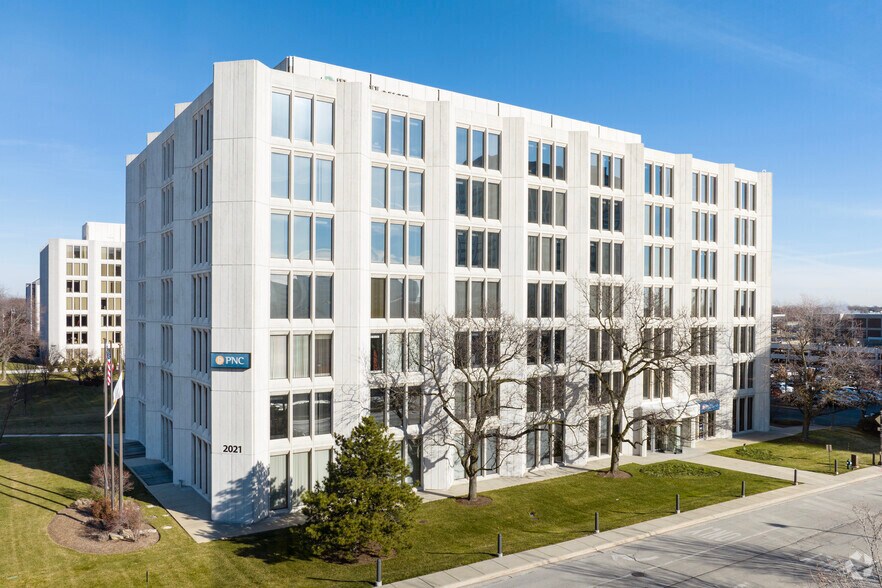 More Photos Of 2021 Spring Rd, Oak Brook Office For Lease