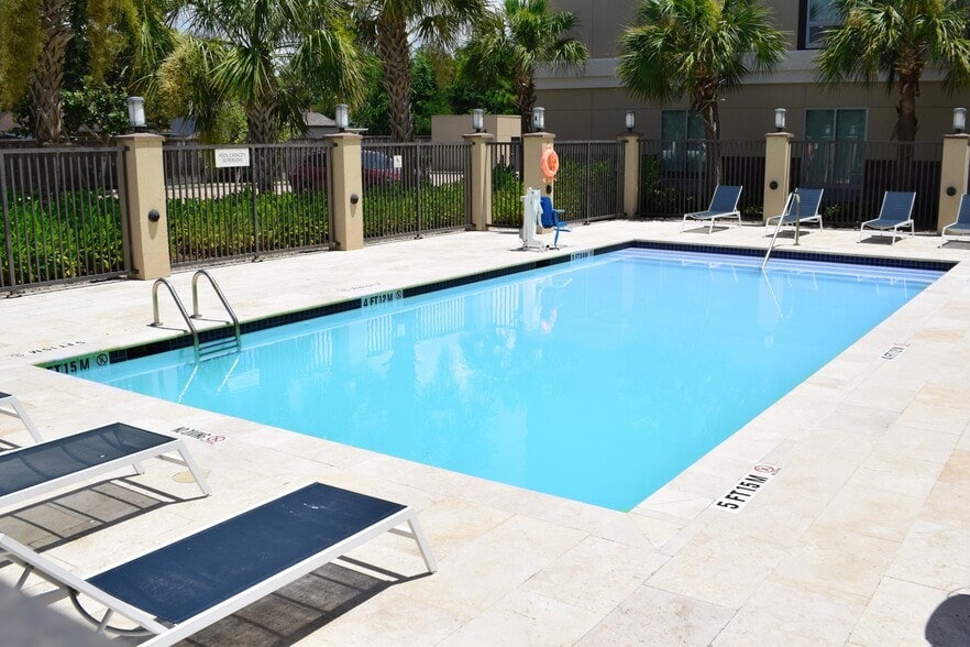 More Photos Of 10520 Huffmeister Rd, Houston Hotel For Sale
