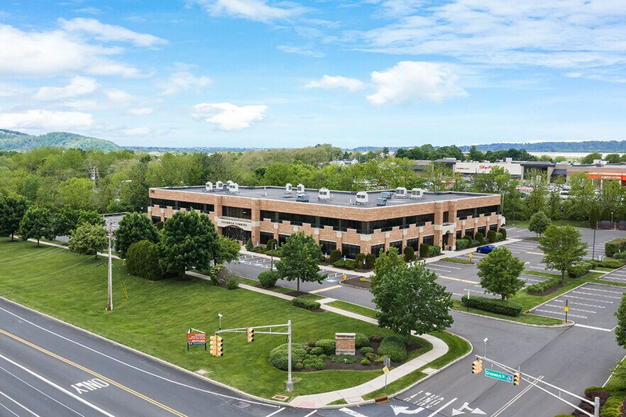 More Photos Of 1 Greenwich St, Stewartsville Medical For Lease