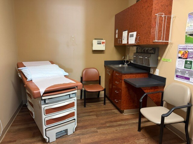 More Photos Of 8861 Davis Blvd, Keller Medical For Lease