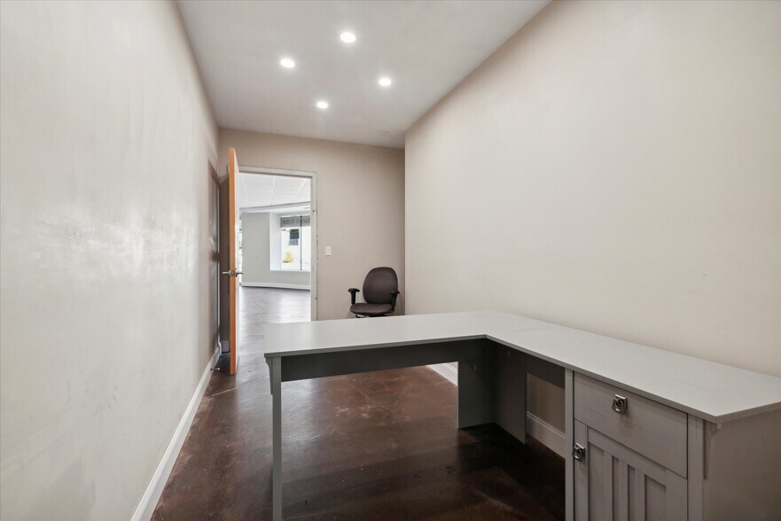 More Photos Of 5000-02 City Ave, Philadelphia Freestanding For Sale