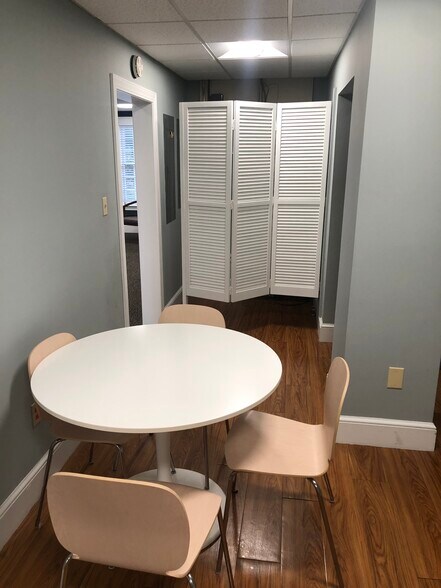 More Photos Of 156 E Market St, Martinsville Office Residential For Lease
