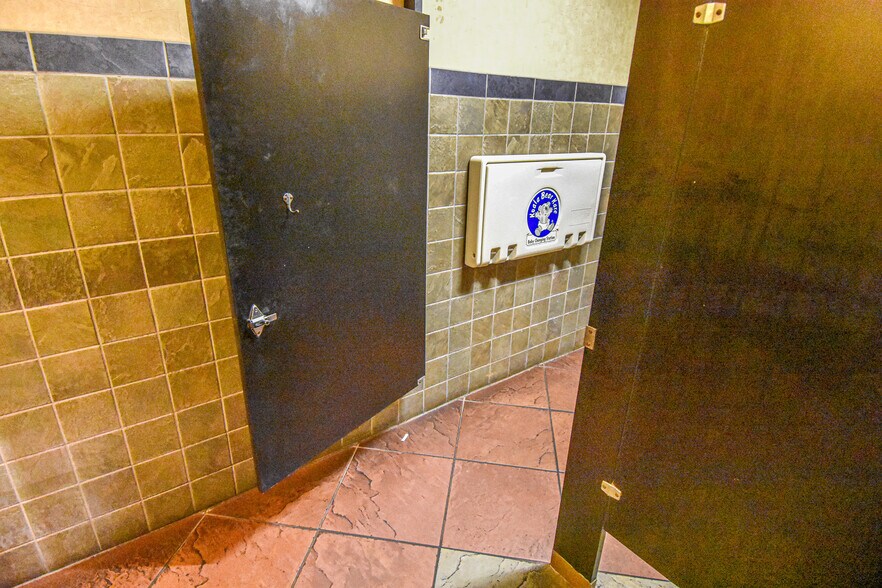 More Photos Of 1530 Hwy 16, Griffin Restaurant For Lease