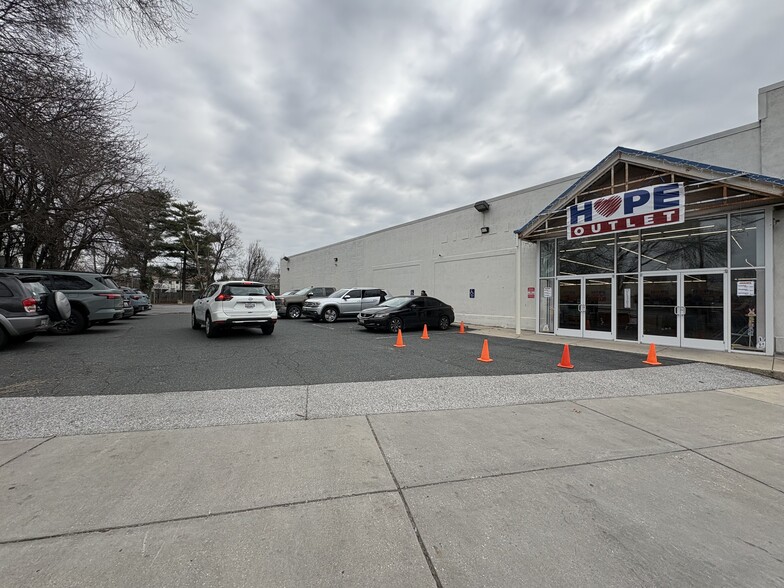 More Photos Of 1725 Dundalk Ave, Baltimore Convenience Store For Sale