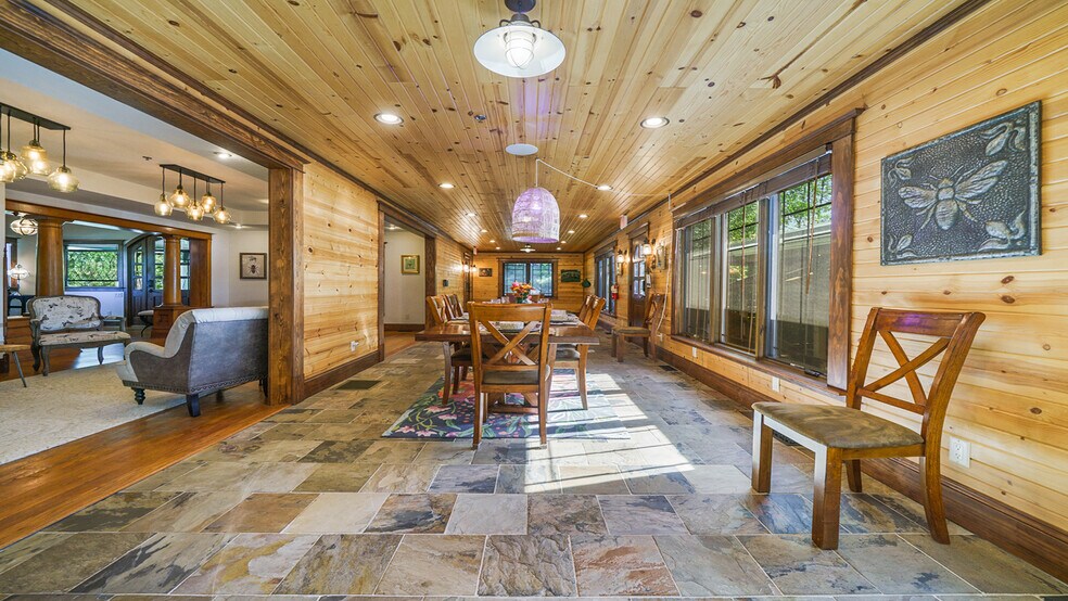 More Photos Of 409 N State St, Franklin Grove Hotel For Sale