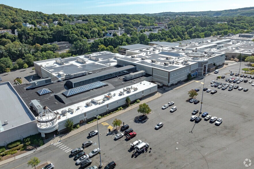 More Photos Of 475-575 Union St, Waterbury Freestanding For Lease