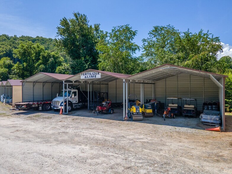 More Photos Of 424 Terrell Rd, Franklin Showroom For Sale