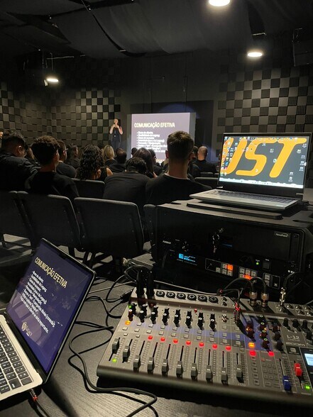 More Photos Of 2121 S Hiawasee Rd, Orlando Coworking Space