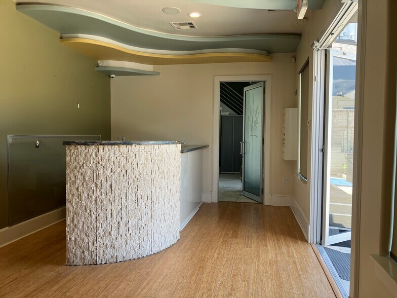 More Photos Of 5721 Winsome Ln, Houston Freestanding For Sale