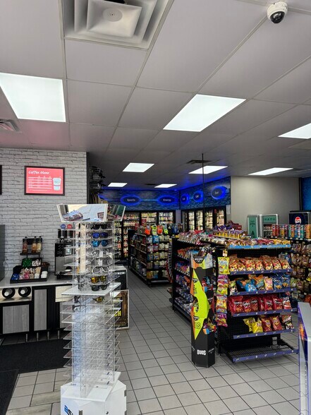 More Photos Of 72275 Ramon Rd, Thousand Palms Service Station For Sale