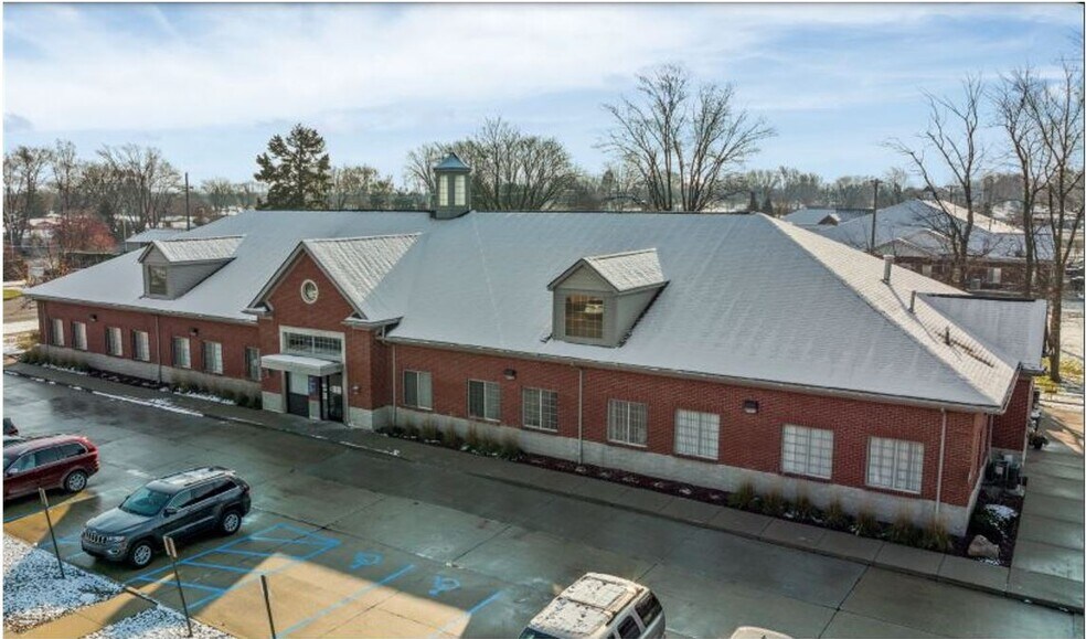 More Photos Of 30117 Schoenherr Rd, Warren Medical For Lease