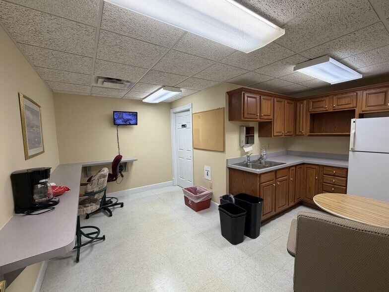 More Photos Of 2911 Alexandria Pike, Highland Heights Bank For Sale