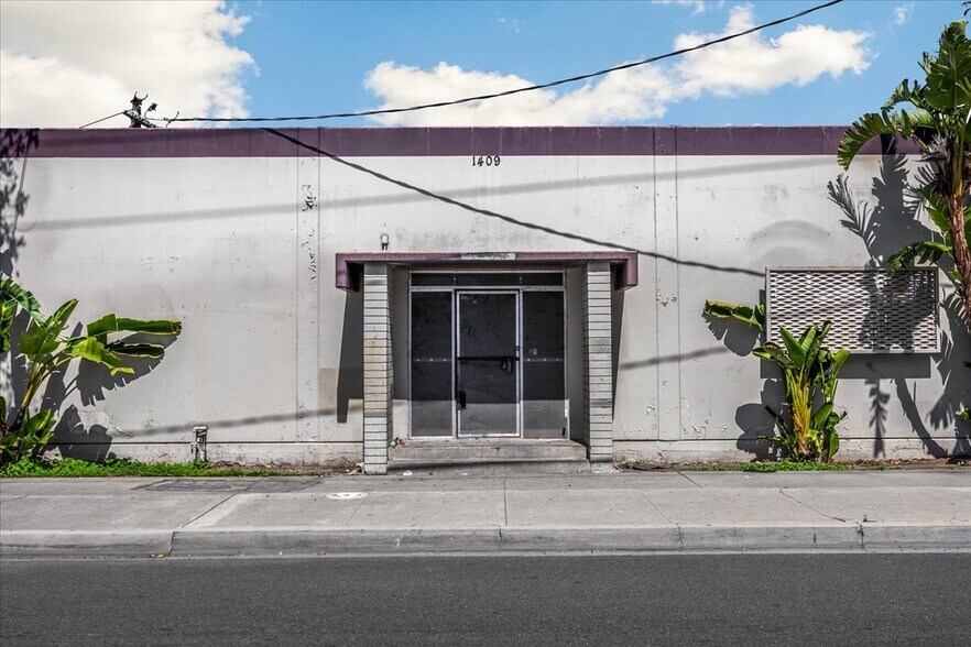 More Photos Of 1409 E St. Gertrude Pl, Santa Ana Warehouse For Sale