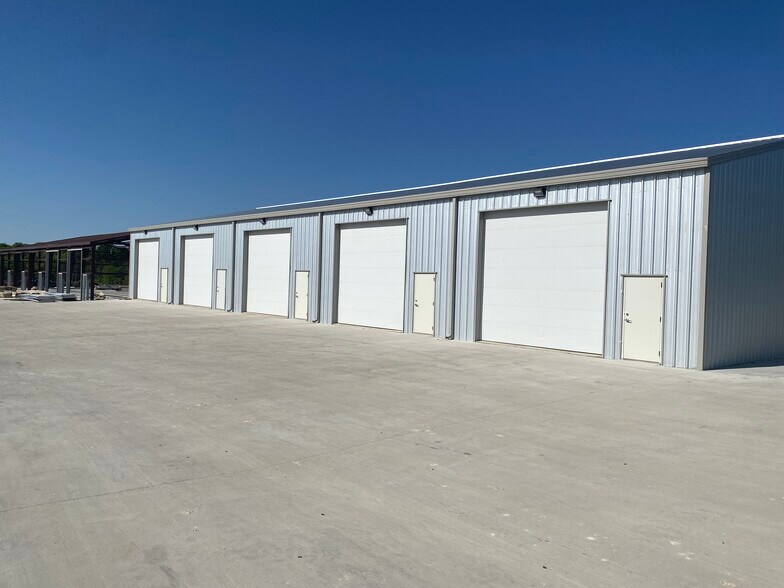 More Photos Of 1410 County Road 471, McKinney Warehouse For Lease