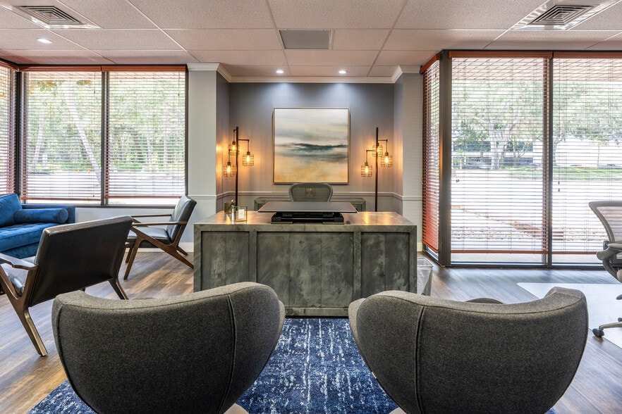 More Photos Of 9417 Princess Palm Ave, Tampa Office For Sale
