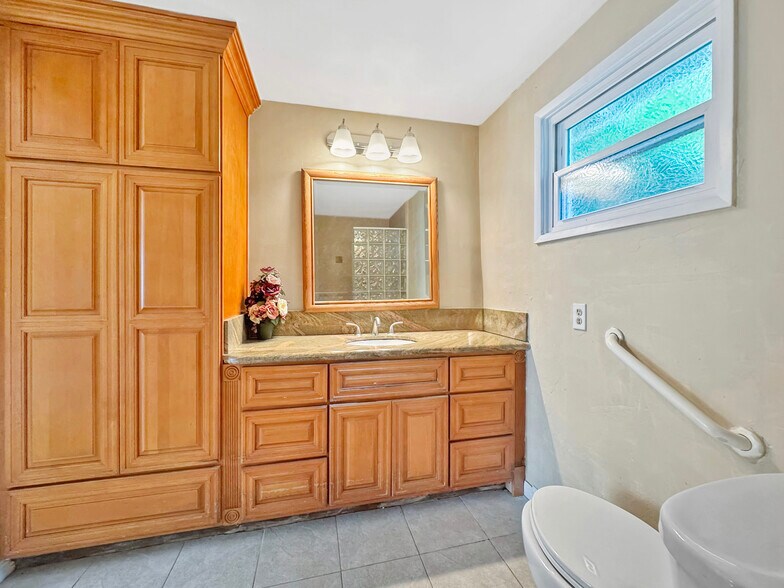 More Photos Of 7736 Sugar Dr, Huntington Beach Apartments For Sale